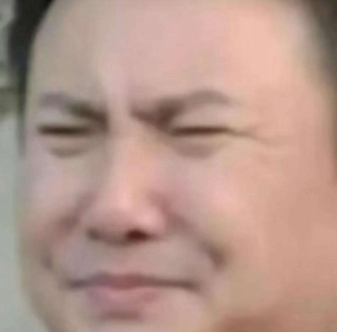 眉头紧锁的尴尬