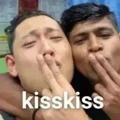 兄弟间的亲密时刻