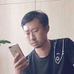 尴尬而不失礼貌的微笑