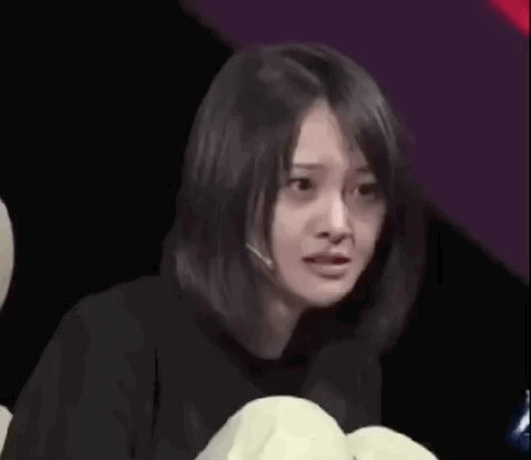 尴尬而不失礼貌的微笑