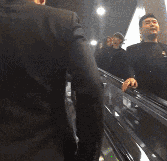 王思聪吃热狗
